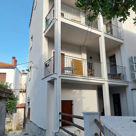 Apartment Marousos *