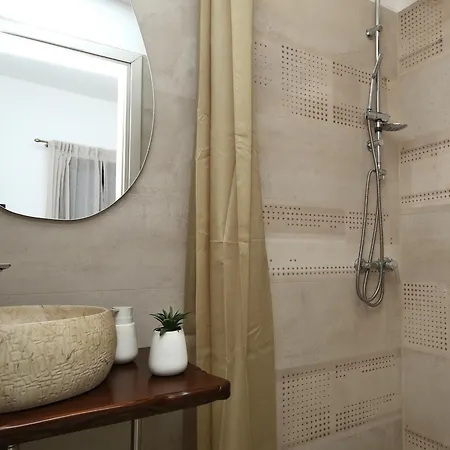 Marousos Central Guesthouse *